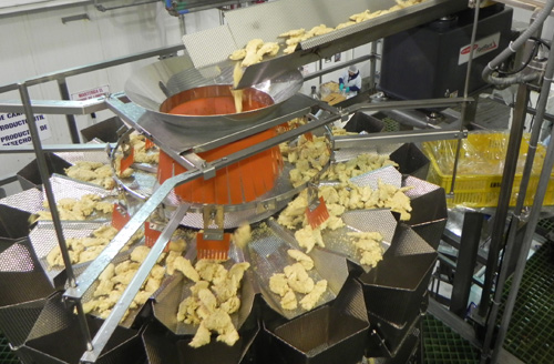 Al salir los productos del túnel de congelación,  estos se separan automáticamente por peso antes de ser embolsados