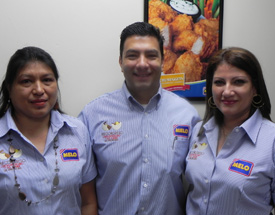 Roberto Tribaldos (centro), gerente general de valor agregado, Elvia Ochomogo (der) gerente de comercio; y Erica Cárdenas (izq), estadísticas e información