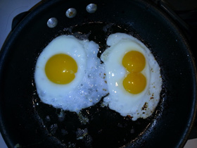 mutiple yemas de huevo, dia mundial del huevo, el sitio avicola